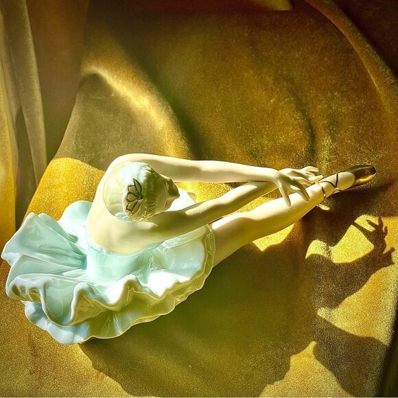 ♥️ Elegant Porcelain Ballerina Figurine, Vintage - Picture 6 of 13